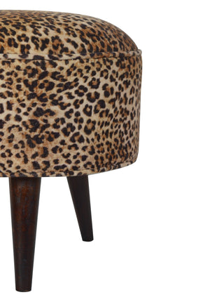 Reposapiés de estilo nórdico con diseño de leopardo
