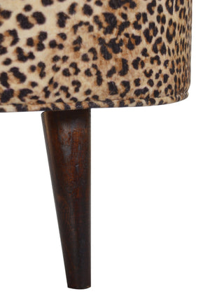 Reposapiés de estilo nórdico con diseño de leopardo