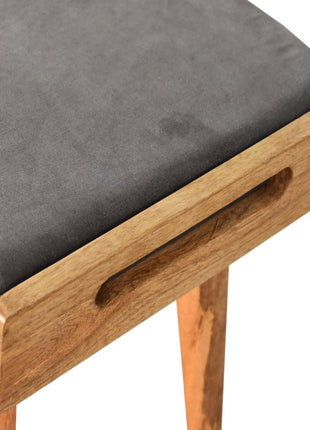 Fußhocker im Tablett-Stil aus grauem Samt