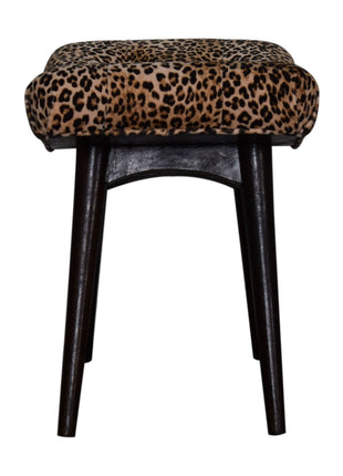 Banco curvo con estampado de leopardo