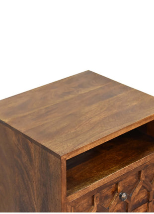 Amouri Bedside