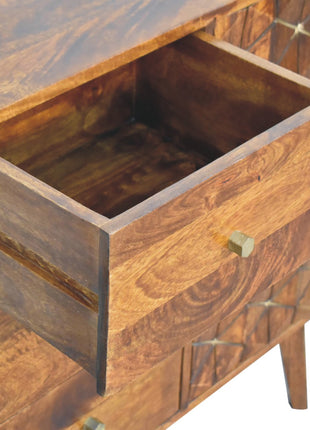 Kastanienholz-Würfelschrank mit Messing-Intarsien