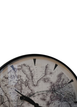 Wanduhr im Atlas-Stil