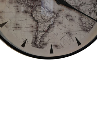 Wanduhr im Atlas-Stil