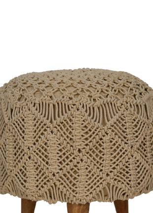 Gehäkelter Fußhocker in Beige