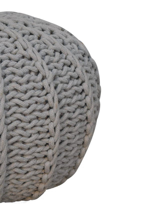 Grauer Sitzpuff mit Kabel