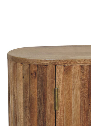 Gabinete con puerta a rayas