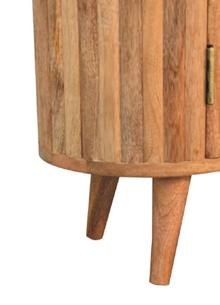 Gabinete con puerta a rayas