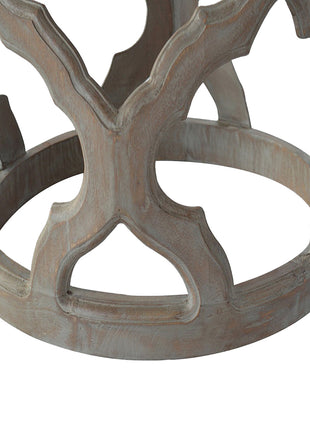 Grau gewaschener Cut-out-Hocker