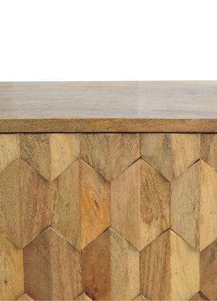 Schrank mit Ananas-Schnitzereien