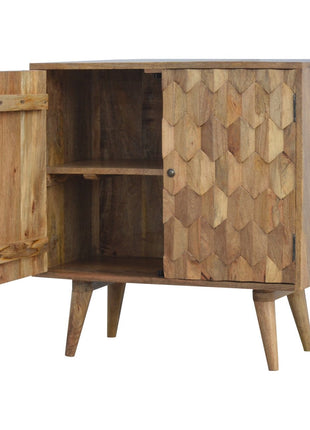 Schrank mit Ananas-Schnitzereien