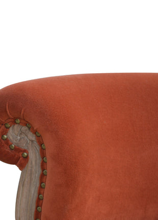 Silla tachonada de terciopelo rojo ladrillo